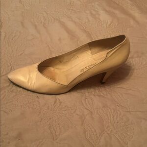 Classic Cream Pointed-Toe Mid Heel Pump